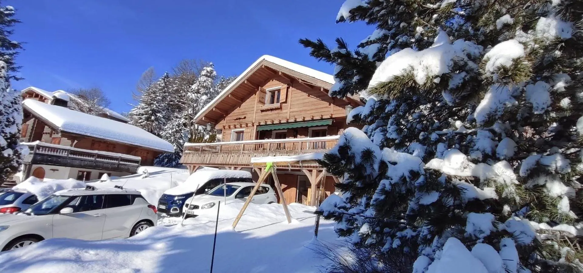 Chalet Savoyard Cottage With Terrace On The Snow Front La Clusaz